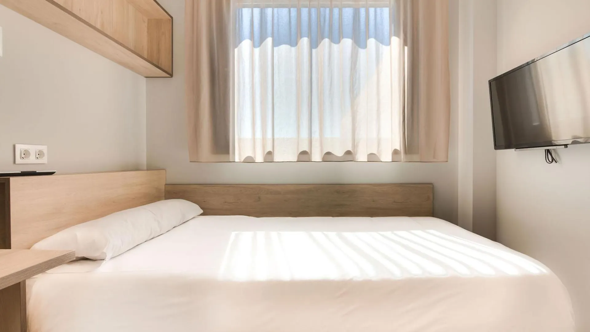 Hostel Livensa Living Studios Malaga Feria