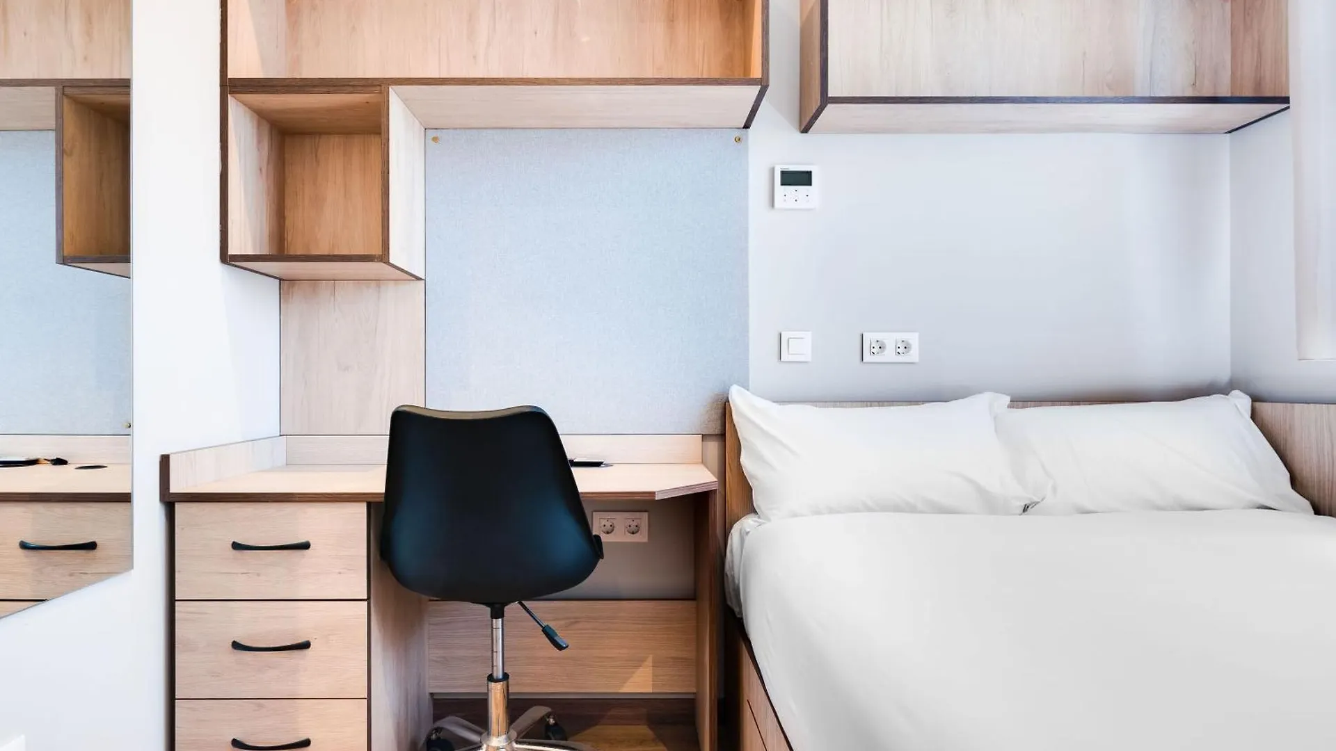 Livensa Living Studios Malaga Feria Hostel